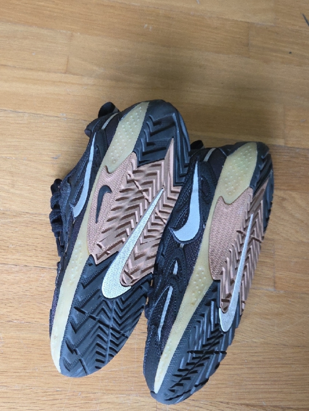 NIKE | Jam Black Gum Womens - Picture 8 of 11